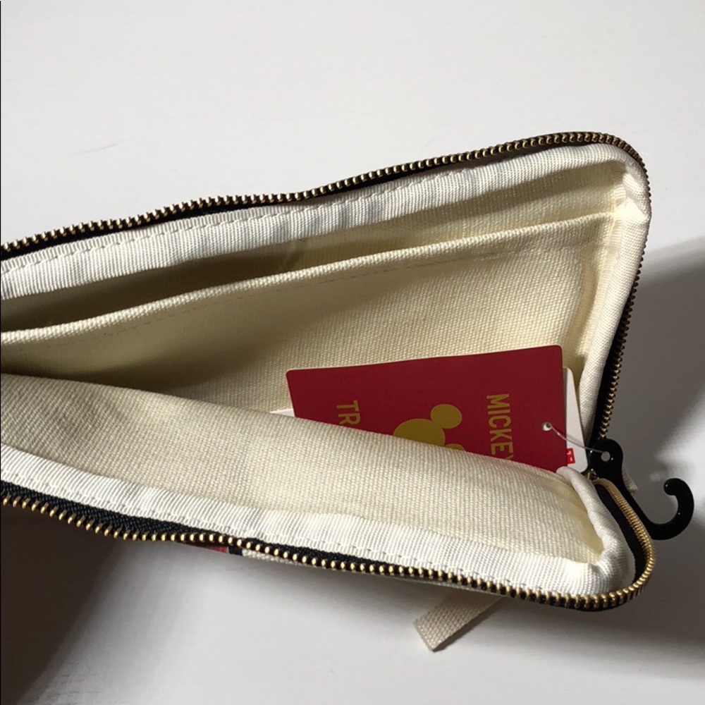 Minnie “Mickey Travels” Pouch - Picture 3 of 5